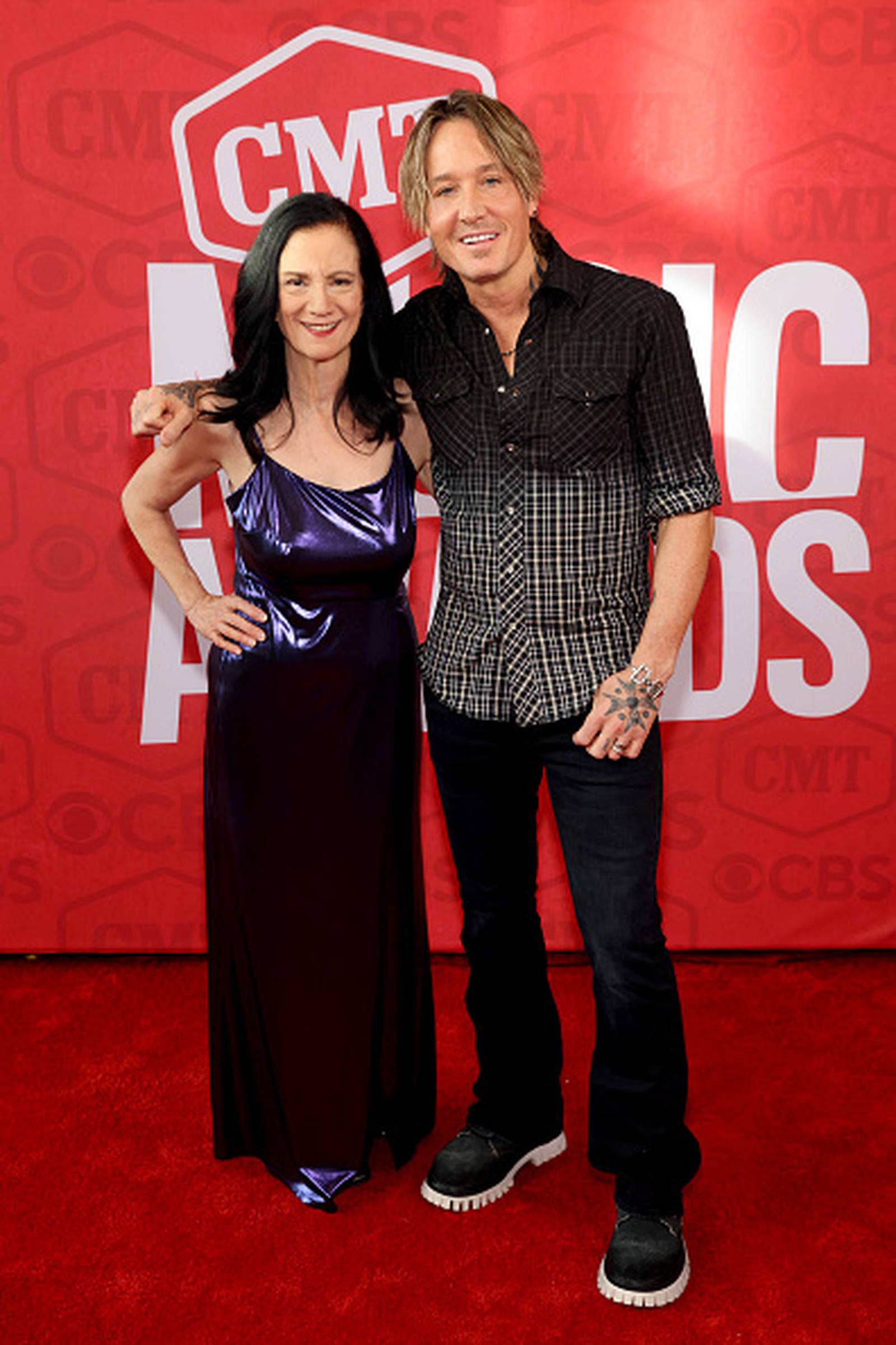 Photos 2024 CMT Music Awards red carpet STAR 94.5