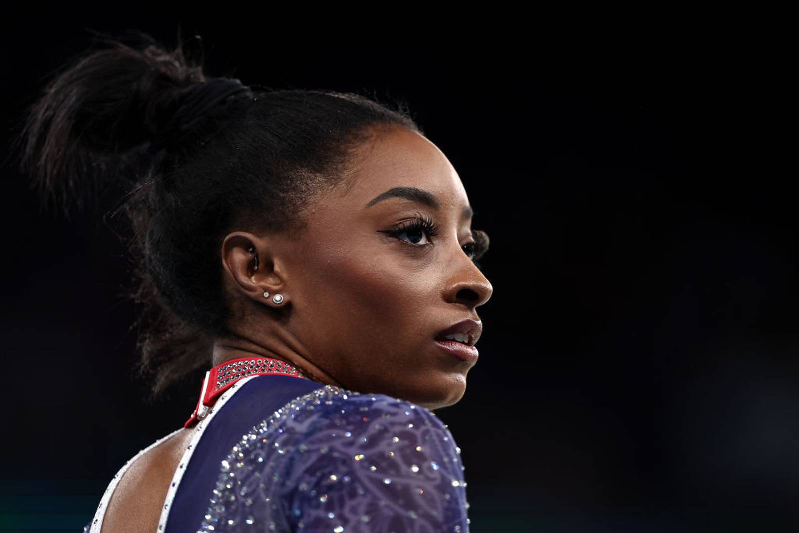 Paris Olympics Simone Biles falls from balance beam, goes out of