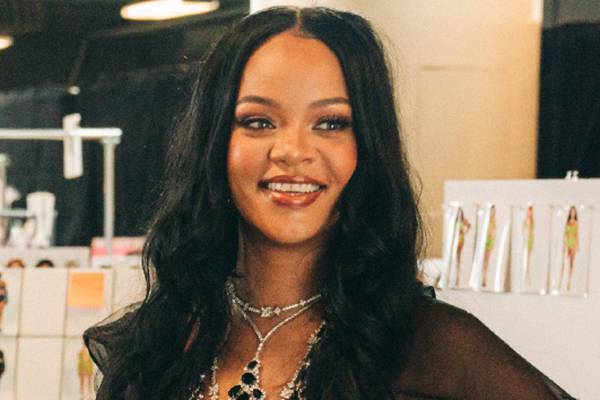 Rihanna engages in "genuine conversation" with fan during supermarket trip in LA