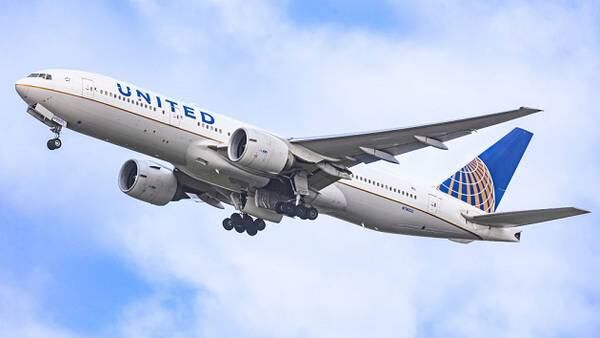 MLB Pitcher calls out United Airlines after pregnant wife forced to clean up kids mess